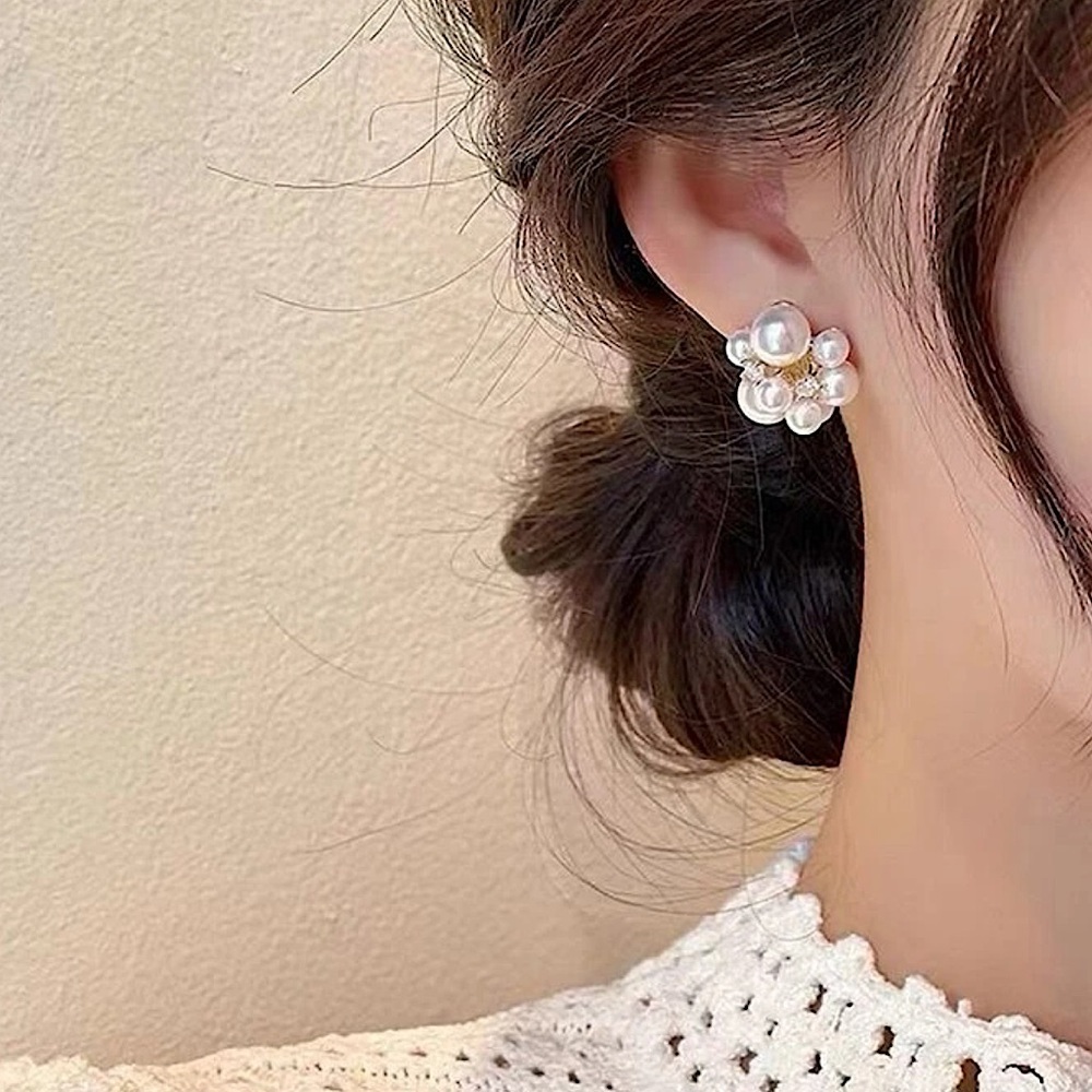 Gorgeous Faux Pearl & Rhinestone Decor Stud Earrings - Picture 2 of 4